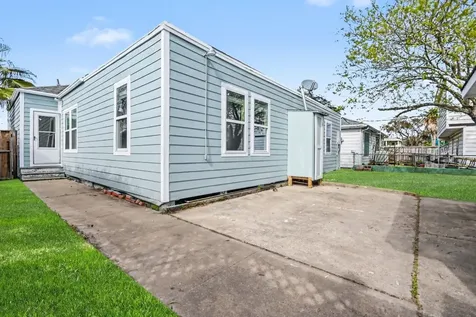 4805 Alamo Drive Galveston TX 77551