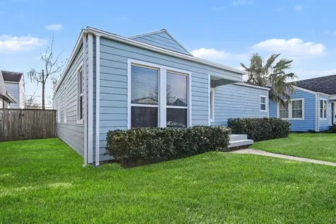 4805 Alamo Drive Galveston TX 77551
