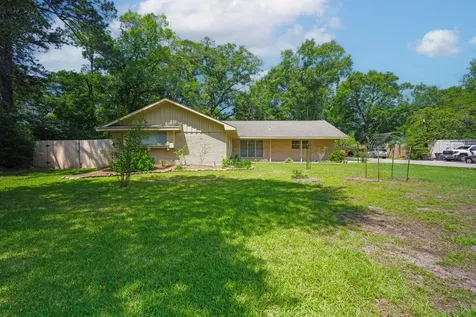 1809 North Roberson Street Conroe TX 77301