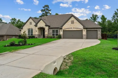 203 Magnolia Reserve Loop Magnolia TX 77354