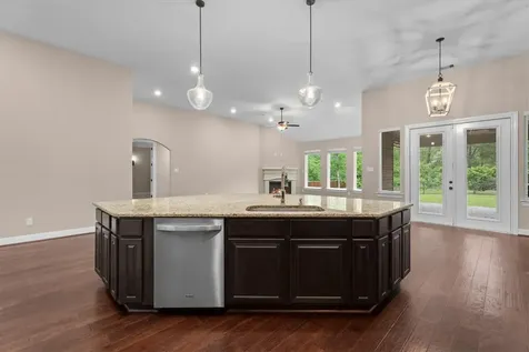 203 Magnolia Reserve Loop Magnolia TX 77354