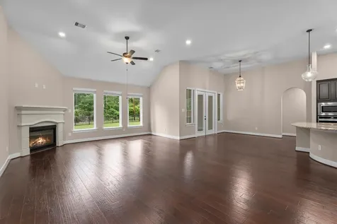 203 Magnolia Reserve Loop Magnolia TX 77354