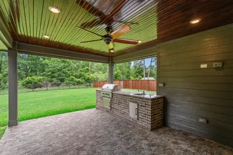 203 Magnolia Reserve Loop Magnolia TX 77354