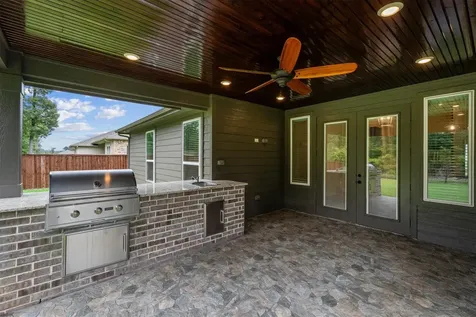 203 Magnolia Reserve Loop Magnolia TX 77354