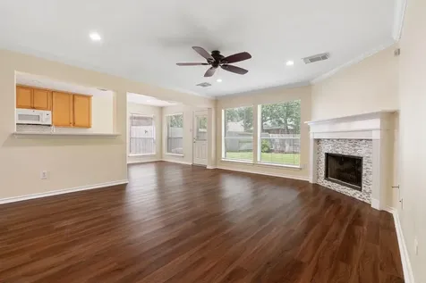 27 N Queenscliff Circle The Woodlands TX 77382