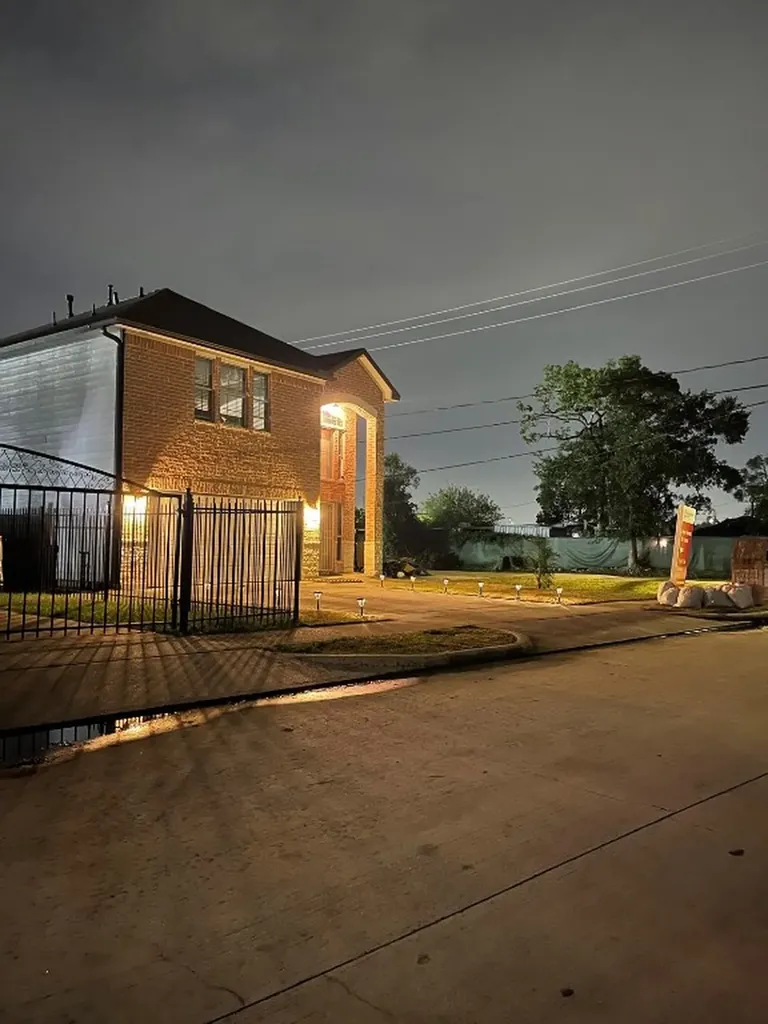 10902 Seneca Street Houston TX 77016