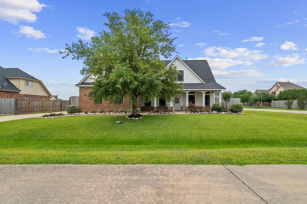 14002 St Thomas Street Mont Belvieu TX 77523