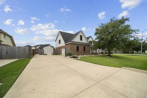 14002 St Thomas Street Mont Belvieu TX 77523