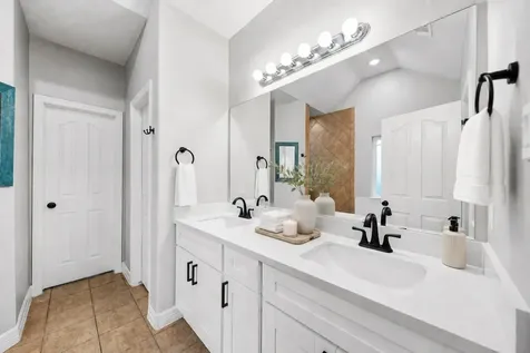 14002 St Thomas Street Mont Belvieu TX 77523