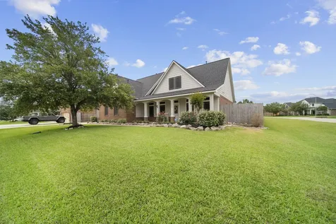 14002 St Thomas Street Mont Belvieu TX 77523