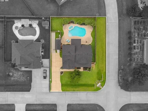 14002 St Thomas Street Mont Belvieu TX 77523