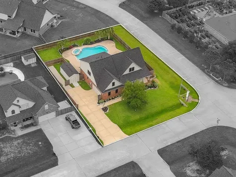 14002 St Thomas Street Mont Belvieu TX 77523