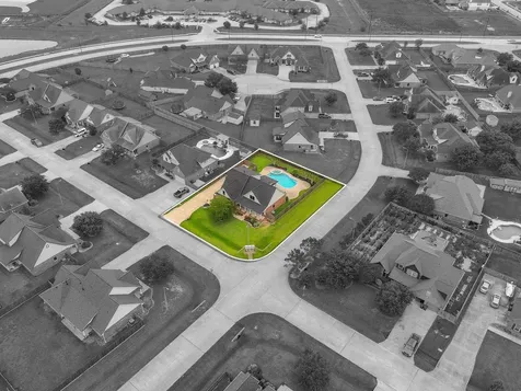 14002 St Thomas Street Mont Belvieu TX 77523