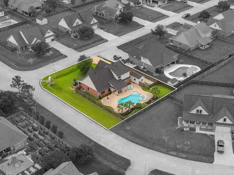 14002 St Thomas Street Mont Belvieu TX 77523
