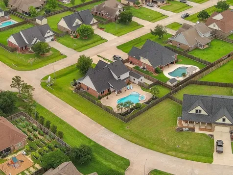 14002 St Thomas Street Mont Belvieu TX 77523
