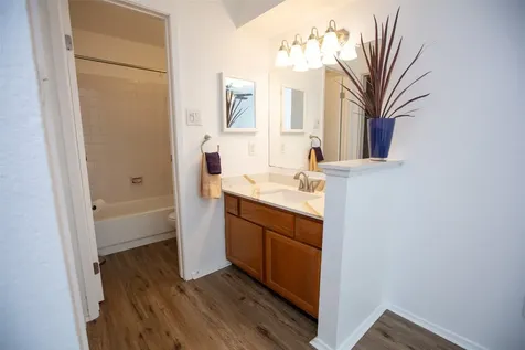18515 Egret Bay Boulevard 803 Houston TX 77058