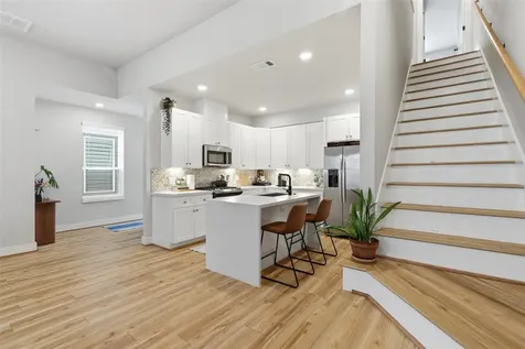 5825 Francis Oak Place Houston TX 77091