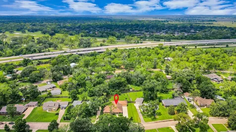 313 Linden Lane Lake Jackson TX 77566