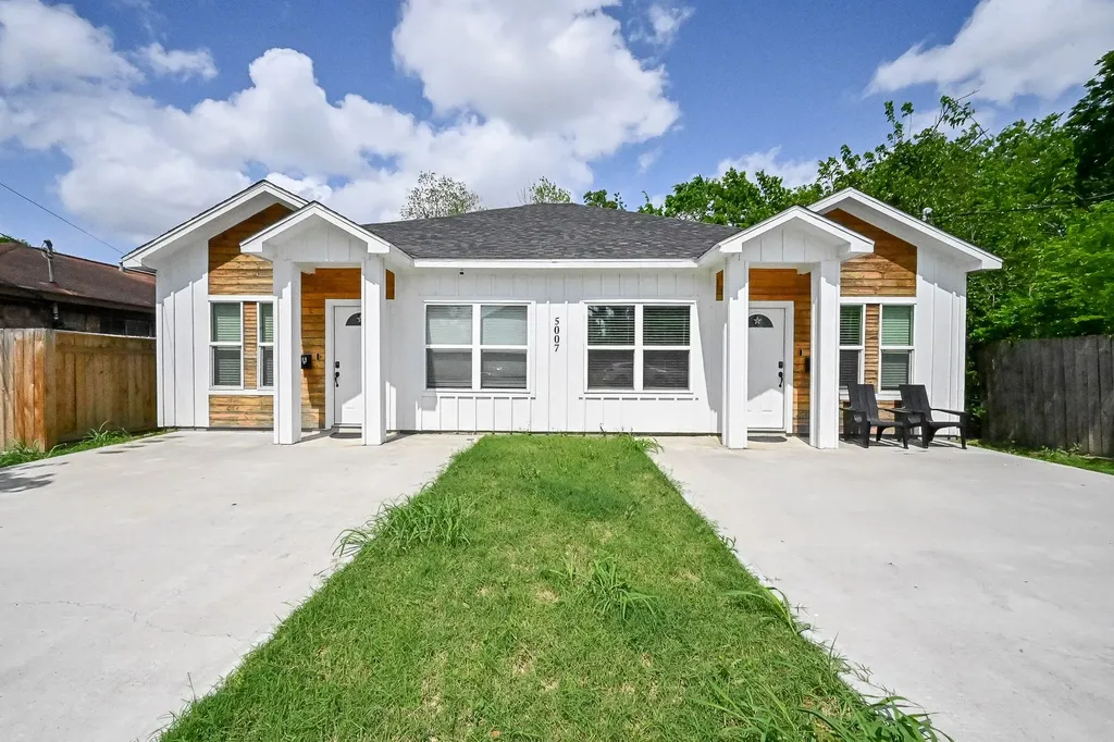 5007 Briscoe Street B Houston TX 77033