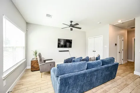 5007 Briscoe Street B Houston TX 77033