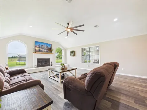 4610 Mustang Rd Road Alvin TX 77511