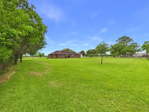 4610 Mustang Rd Road Alvin TX 77511