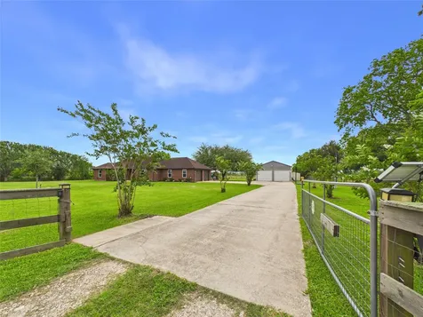 4610 Mustang Rd Road Alvin TX 77511