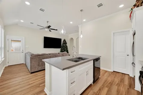 5121 Firnat Street Houston TX 77016
