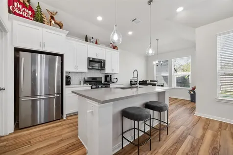 5121 Firnat Street Houston TX 77016