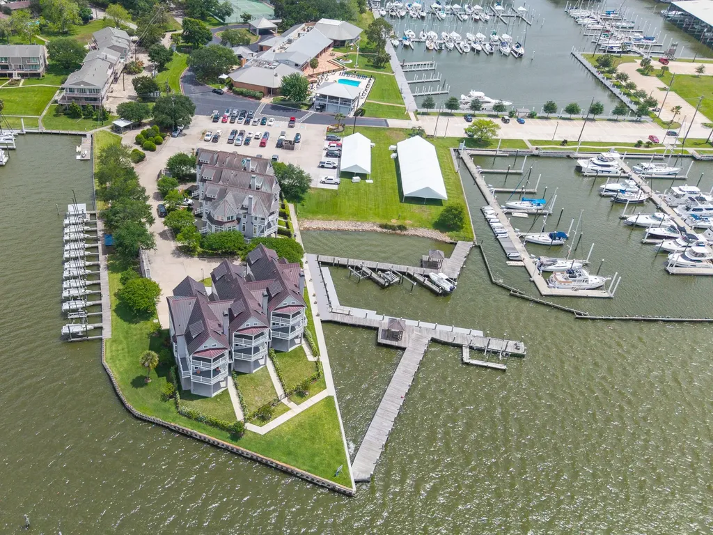 2447 Lakewood Pointe Seabrook TX 77586