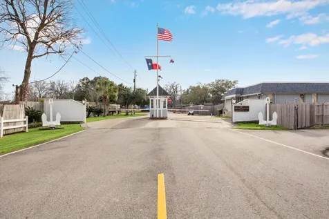 2447 Lakewood Pointe Seabrook TX 77586