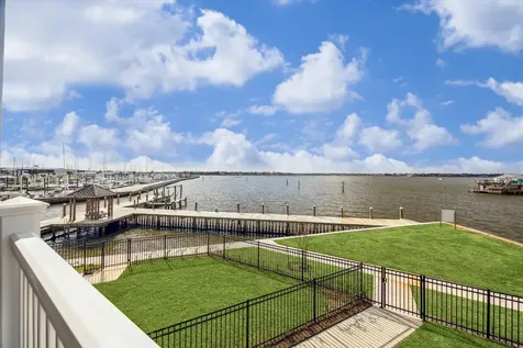 2447 Lakewood Pointe Seabrook TX 77586