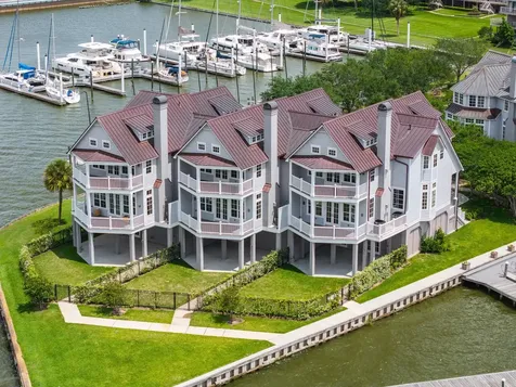 2447 Lakewood Pointe Seabrook TX 77586