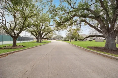 2447 Lakewood Pointe Seabrook TX 77586
