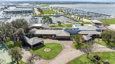 2447 Lakewood Pointe Seabrook TX 77586