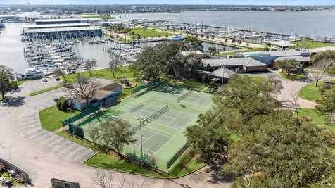 2447 Lakewood Pointe Seabrook TX 77586