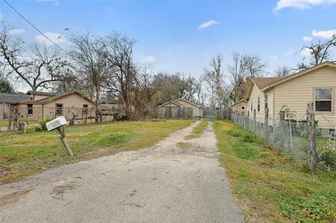161 Luther Street Houston TX 77076