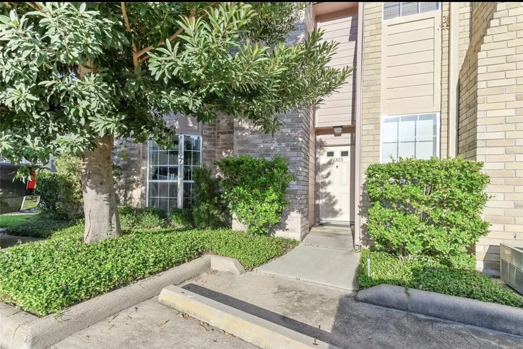 3100 Jeanetta Street 1305 Houston TX 77063