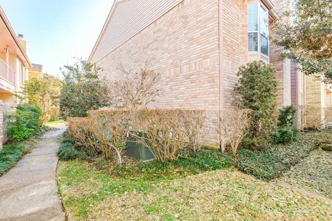 3100 Jeanetta Street 1305 Houston TX 77063
