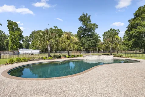 20585 Sh 146 N Liberty TX 77575