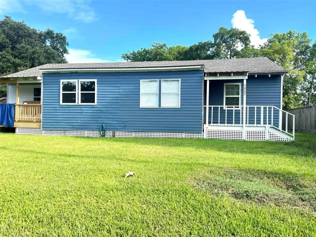 1005 Avenue E 1/2 Alvin TX 77511