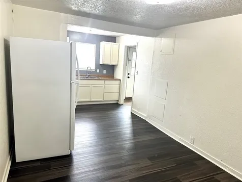 1005 Avenue E 1/2 Alvin TX 77511