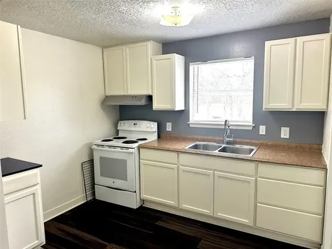 1005 Avenue E 1/2 Alvin TX 77511