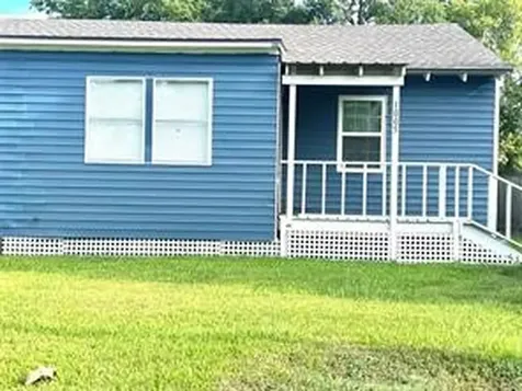 1005 Avenue E 1/2 Alvin TX 77511