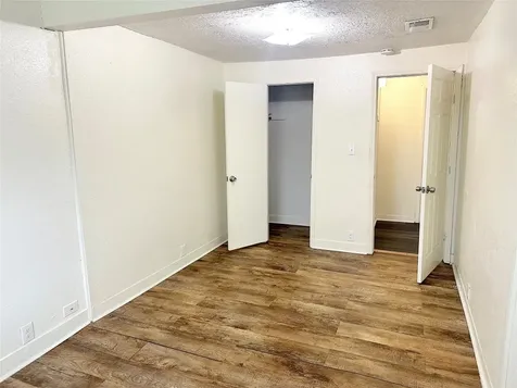 1005 Avenue E 1/2 Alvin TX 77511