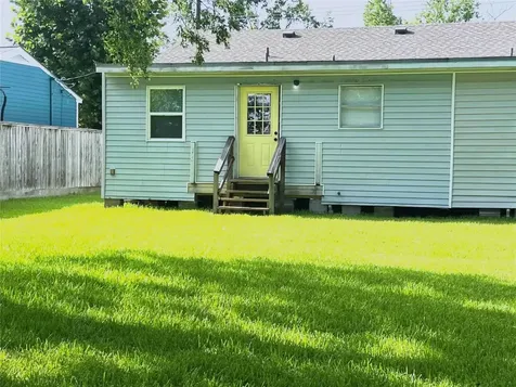 1005 Avenue E 1/2 Alvin TX 77511
