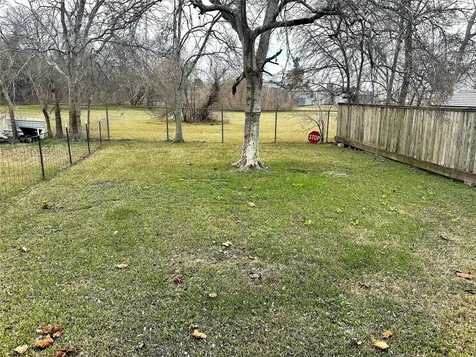 1005 Avenue E 1/2 Alvin TX 77511