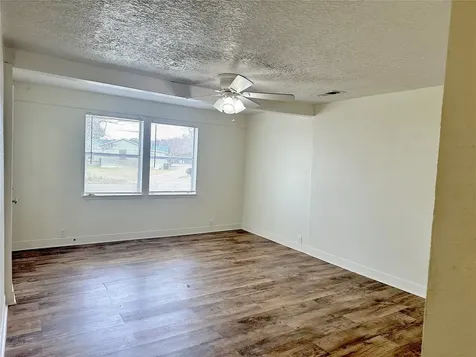 1005 Avenue E 1/2 Alvin TX 77511