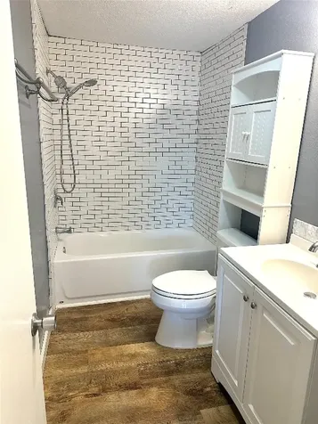 1005 Avenue E 1/2 Alvin TX 77511