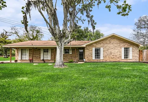 56 W Candlewood Street Lake Jackson TX 77566